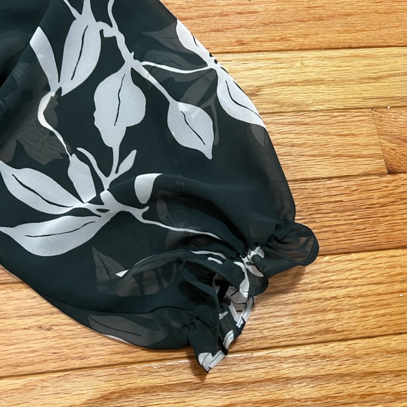 NWT. NYC Eva Mendes off the shoulder green floral pattern, open slit back. - Picture 5 of 7